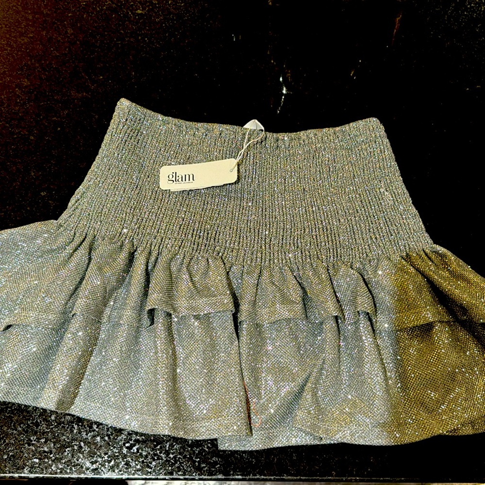 Glam tired smocked skirt shirt size small NWT